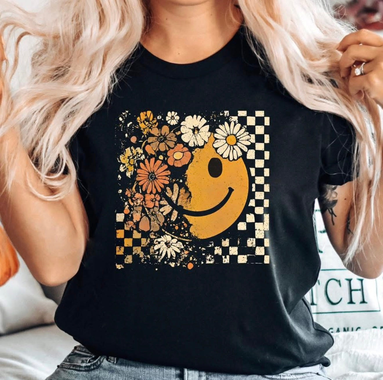Black | Graphic T-Shirt | Smiley & Flowers| Fall
